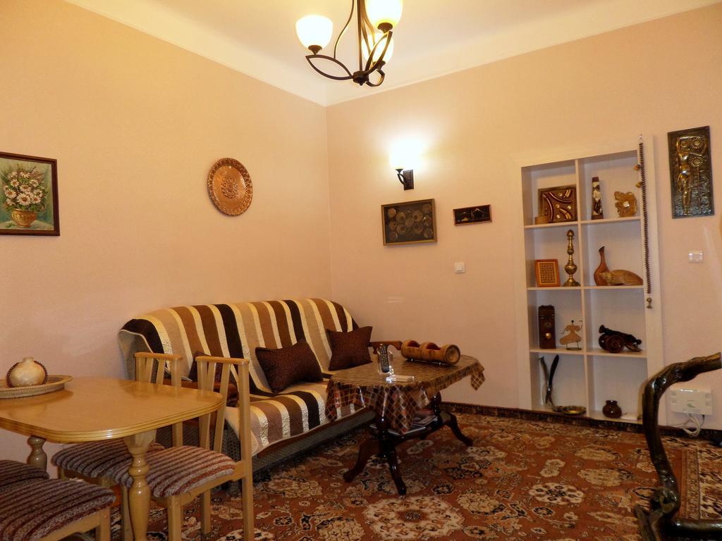 Ara & Gaya Аpartment Apartment Ереван Екстериор снимка
